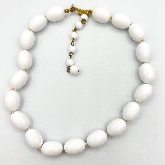 Trifari Jewelry Vintage Trifari White Beaded Necklace Poshmark